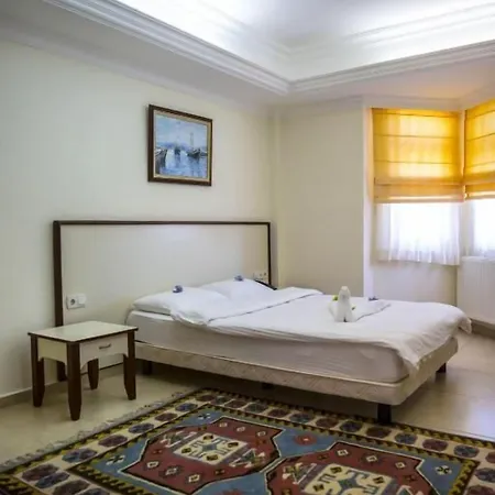 Marma Hotel *
